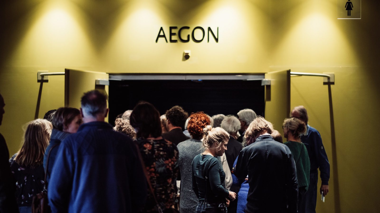 sfeer - rij voor de Aegon - Hans Jellema