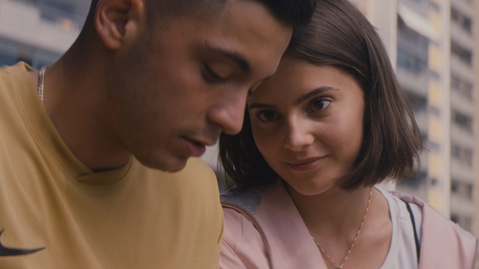 ALLE-UTLENDINGER-HAR-LUKKA-GARDINER_Karen-Øye_Serhat-Yildirim©MisoFilmNorge-scaled