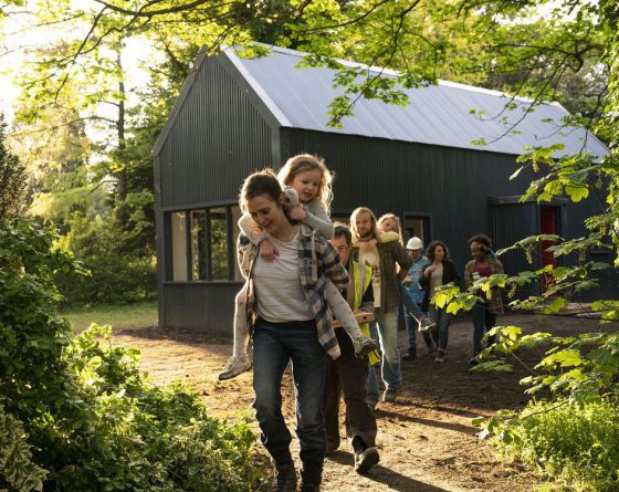 Herself_st_1_jpg_sd-low