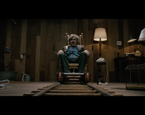 Frank in stoel schrewut