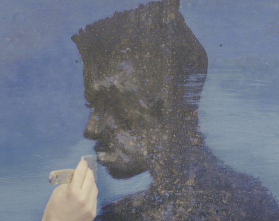 Mann_auf_Blau_FINAL_STILL_1-jpg