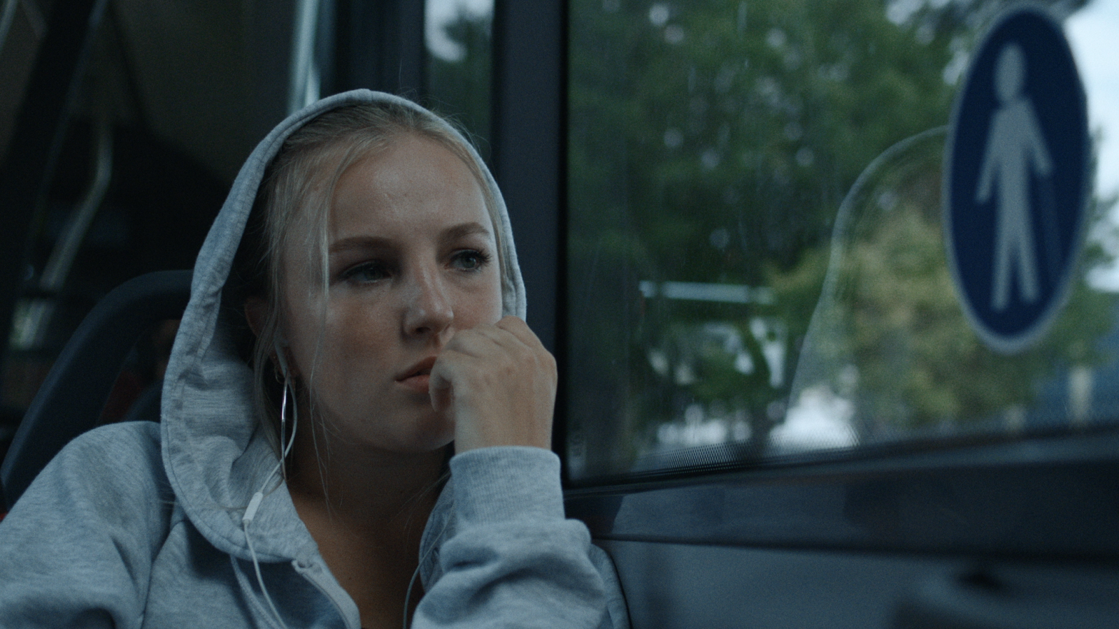 HellenthalStudios_MELANIE__1152p_StereoMix_noSubs_QT-ProRes422HQ_20201204_v01-00_00_58_13-Still008