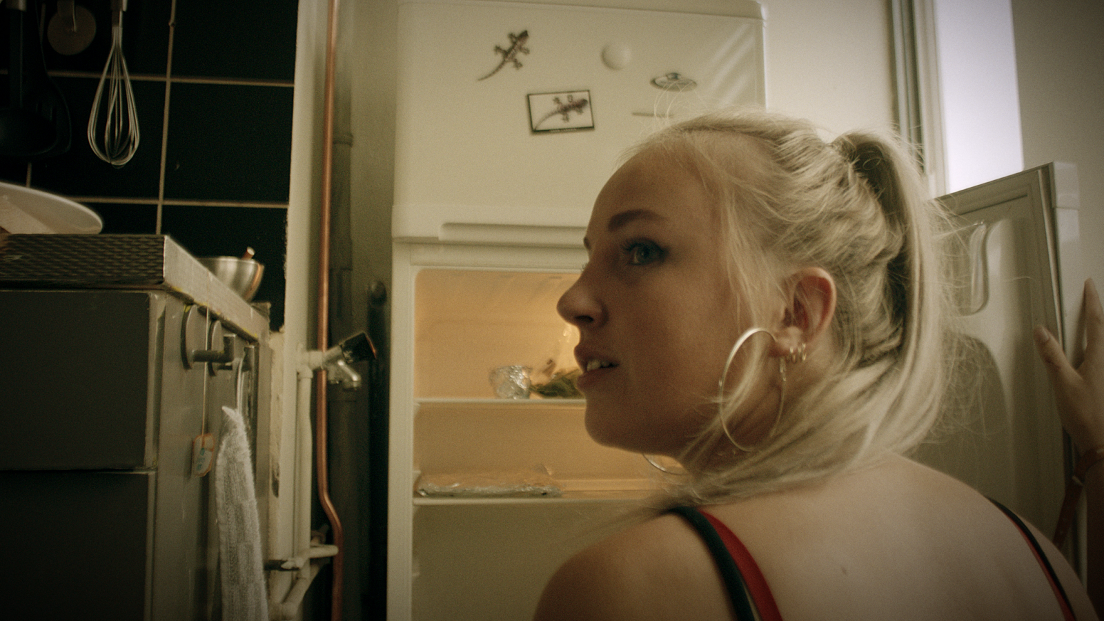 HellenthalStudios_MELANIE__1152p_StereoMix_noSubs_QT-ProRes422HQ_20201204_v01-00_05_47_00-Still005