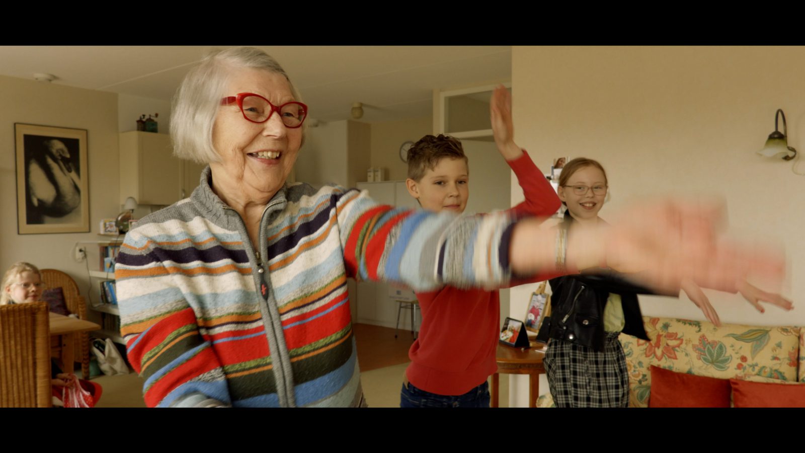 Oma Corona -Festival Versie-00_02_07_15-Still008