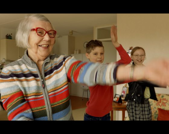 Oma Corona -Festival Versie-00_02_07_15-Still008