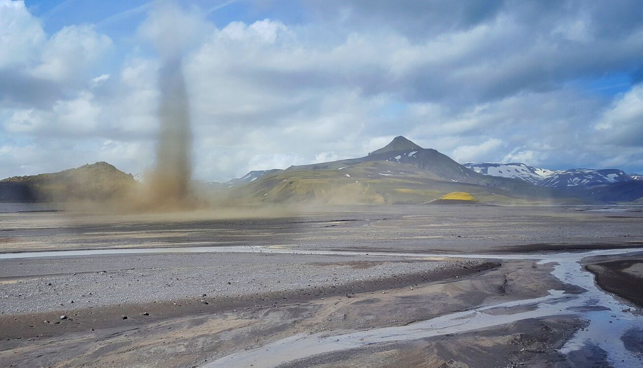 Nature-on-Tour_-Magical-Iceland_st_2_jpg_sd-low_Copyright-Nautilus-Film-Jan-Haft